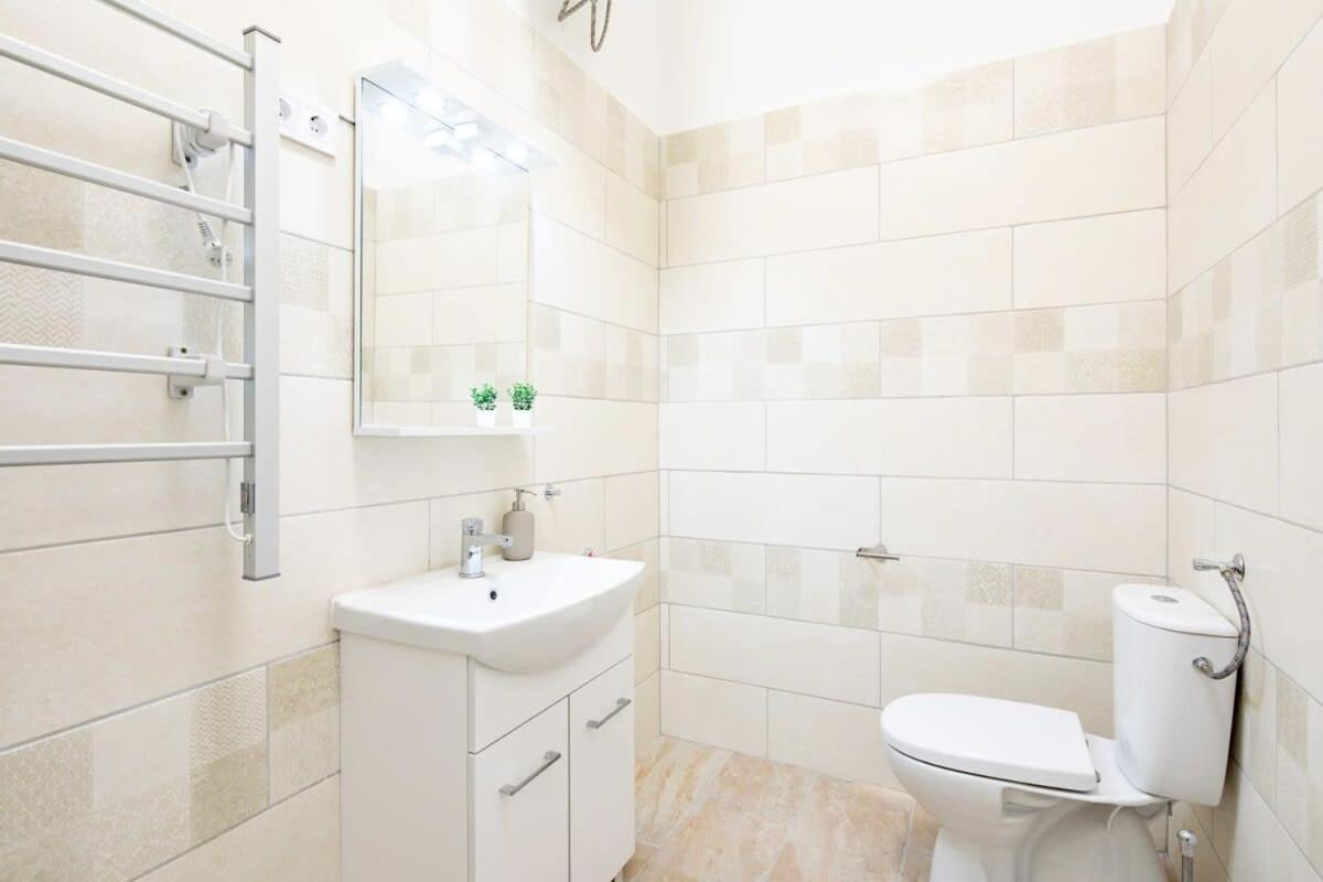 Central - New - Comfy Ac Studio بودابست المظهر الخارجي الصورة