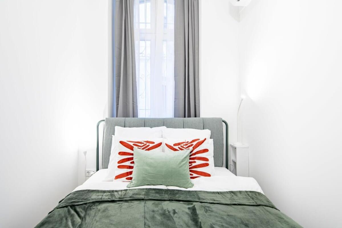 Central - New - Comfy Ac Studio بودابست المظهر الخارجي الصورة